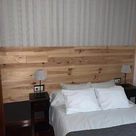 Parada De Francos Hotel *