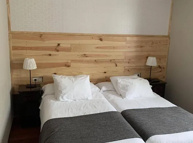 Otel Parada De Francos *